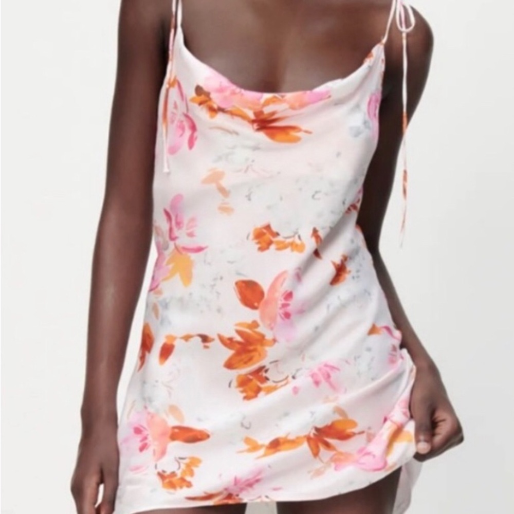 Floral mini Zara dress XS never worn